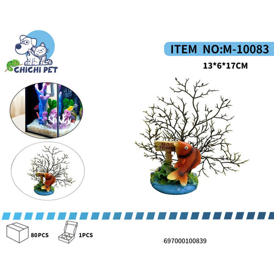 Dale un toque divertido y original a tu acuario con este simpático adorno. Cuenta con un pez decorativo junto a una frondosa planta simulando algas y una pequeña señal con el mensaje "No Fishing" (No Pescar), creando una escena única en tu pecera.