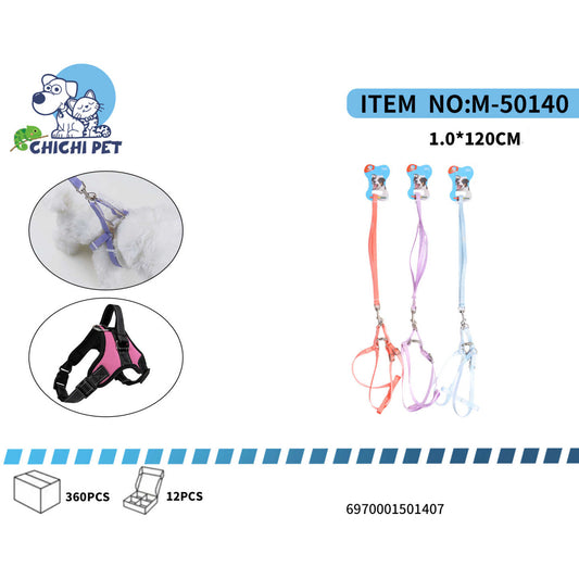 Pasea a tu perro con mayor seguridad y comodidad usando el arnés y correa anchos de nylon Chichi Pet M-50140. Este conjunto de diseño sencillo y resistente es ideal para el uso diario en perros de tamaño mediano, ofreciendo un control firme y confiable durante los paseos.