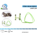 Asegura la visibilidad y seguridad de tu gato durante los paseos nocturnos o en condiciones de poca luz con el arnés y correa reflectantes Chichi Pet M-50021. Este conjunto de color verde vibrante cuenta con bandas reflectantes que garantizan que tu felino sea visto por conductores y peatones.