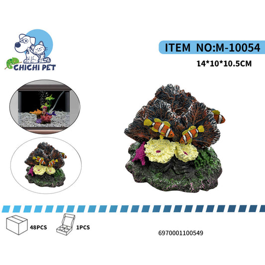 Sumérgete en la belleza del océano con el impresionante adorno de arrecife de coral con peces payaso ChiChi Pet, modelo M-10054. Este detallado accesorio captura la esencia de un vibrante ecosistema marino, presentando un frondoso coral oscuro, anémonas de color crema, un toque de coral rosa y tres realistas peces payaso.