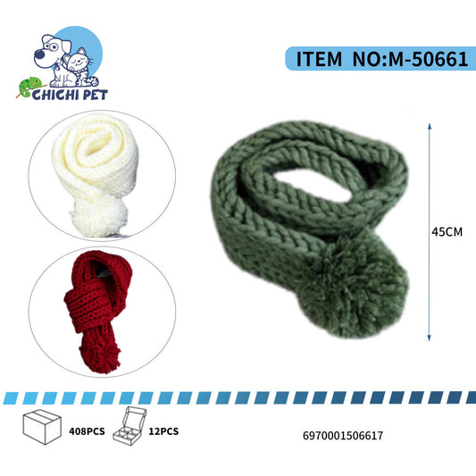 Proporcione a su mascota un estilo único y acogedor con esta bufanda tejida de talla L, realzada por un simpático pompón en su extremo. Este accesorio ha sido diseñado para perros de tamaño mediano y gatos grandes, ofreciendo una protección eficaz contra el frío en la zona del cuello mientras aporta una apariencia elegante y festiva, perfecta para los paseos invernales o para lucir impecable en las fotografías familiares.