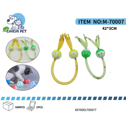 Estimula el instinto cazador de tu gato y proporciónale horas de diversión con el juguete interactivo Chichi Pet M-70007. Este juguete vibrante combina una estructura flexible con cascabeles y plumas, diseñado para captar la atención de tu felino y fomentar el juego activo.