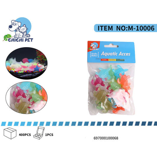 Agrega un toque de diversión y luminosidad al acuario de tus mascotas con estos pequeños patos que brillan en la oscuridad de ChiChi Pet, número de artículo M-10006.
Diseño Juguetón: Figuras de patos que aportan un encanto especial y una atmósfera alegre al entorno acuático.
Efecto Luminiscente: Cargan su luz durante el día y emiten un brillo tenue por la noche, creando un espectáculo visual en la oscuridad.
Colores Variados: Vienen en una atractiva gama de colores, permitiéndote crear un paisaje acuático d