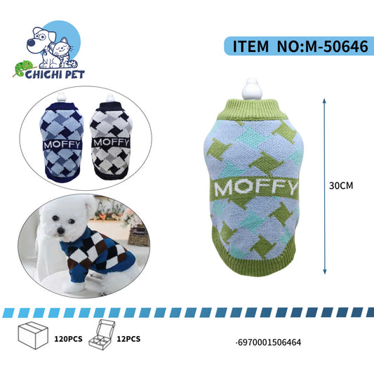 Mantenga a su mascota protegida del frío con este suéter tejido de diseño moderno, que destaca por su estampado geométrico de cuadros y la inscripción "MOFFY" en el dorso. Esta prenda es perfecta para perros de tamaño pequeño a mediano y gatos, combinando una estética actual con la funcionalidad necesaria para mantener la temperatura corporal estable durante las temporadas de otoño e invierno, sin sacrificar el estilo.