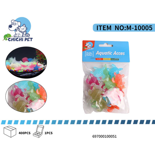 Decora el acuario de tus mascotas con estas adorables tortugas luminosas de ChiChi Pet, número de artículo M-10005.
Diseño Divertido: Pequeñas figuras de tortugas que añaden un toque lúdico y tierno a cualquier entorno acuático.
Efecto Resplandeciente: Absorben la luz durante el día y brillan suavemente en la oscuridad, creando un ambiente mágico y relajante por la noche.
Variedad de Colores: Cada paquete trae tortugas en diferentes colores, permitiéndote crear composiciones vibrantes y personalizadas.
Deco